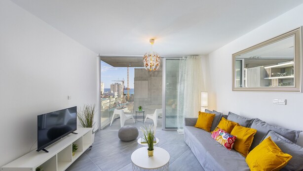 TV - Imagine You and Your Family Renting This Holiday Apartment in Prime Location, Limassol Apartment 1000 (Limassol)