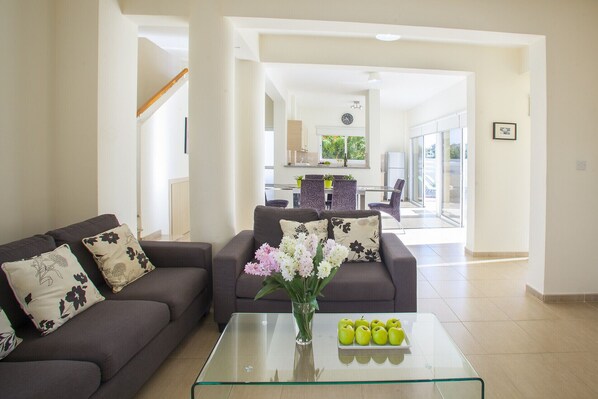 Villa (3 Bedrooms) | Property amenity