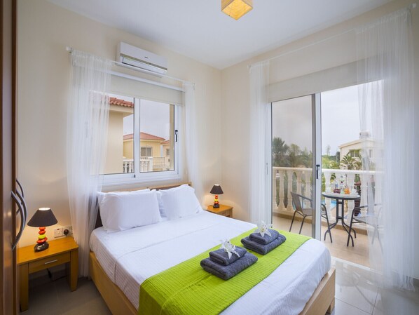 2 bedrooms, laptop workspace, WiFi, bed sheets