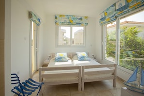 4 bedrooms, laptop workspace, WiFi