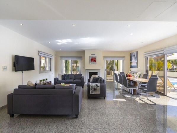 Villa (4 Bedrooms) | Servicio de la propiedad