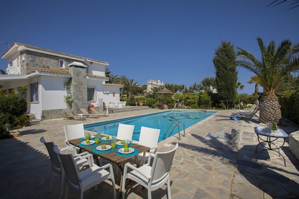 Villa (5 Bedrooms) | Front of property
