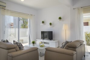 TV - Imagine You and Your Family Renting This Luxury Villa Minutes From the Beach, Protaras Villa 1470 (Paralimni)