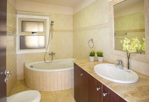 Apartment (3 Bedrooms) | Property amenity