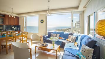 Apartment (3 Bedrooms) | Front of property