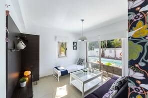 4 slaapkamers, een laptopwerkplek, wifi, beddengoed