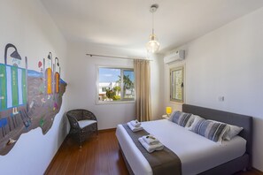 4 slaapkamers, een laptopwerkplek, wifi, beddengoed