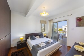 4 soverom, skrivebord for bærbar PC, wi-fi og sengetøy