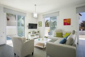 TV - Imagine Your Family Renting This Luxury Villa Minutes From the Beach, Protaras Villa 1490 (Paralimni)