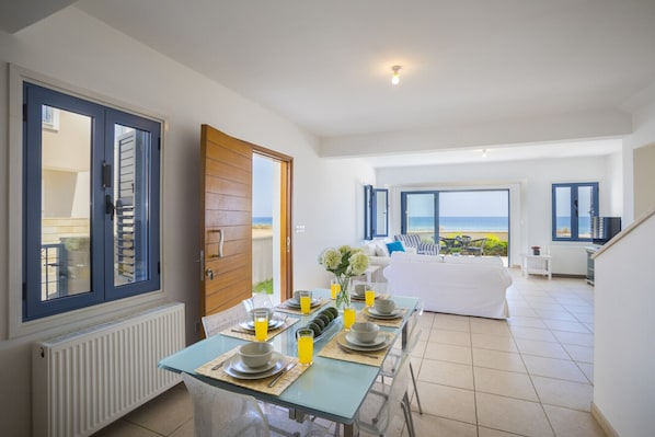 4 bedrooms, laptop workspace, free WiFi, bed sheets