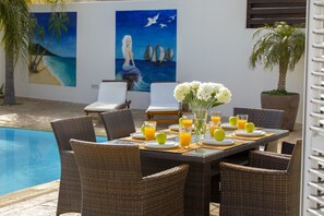 สระว่ายน้ำ