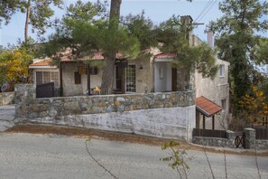 Villa (3 Bedrooms) | Property amenity - You and Your Family Will Love This 5 Star Villa With Forest Views, Limassol Villa 1001 (Platres)