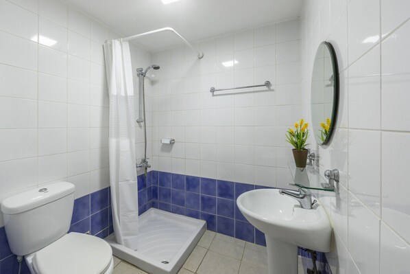 Bathroom - Picture Renting Your 5 Star Villa Located in Pernera With Beautiful Private Pool, Protaras Villa 1468 (Paralimni)