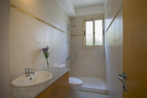 Bathroom - Picture Renting Your 5 Star Beachfront Villa, Larnaca Villa 1395 (Mazotos)