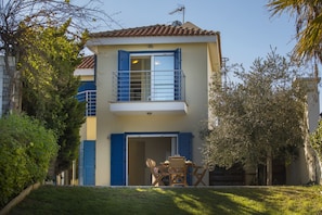 Exterior - The Secret to Enjoying Your Beachfront 5 Star Villa, Protaras Villa 1514 (Paralimni)