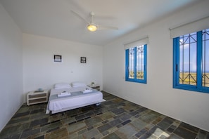 3 bedrooms, laptop workspace, WiFi, bed sheets