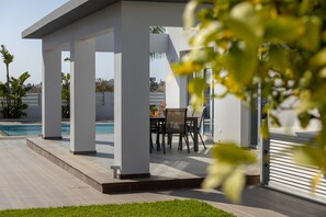 Property grounds - The Ultimate Guide to Renting Your Luxury 4 Bedroom Villa With Private Pool, Larnaca Villa 1398 (Oroklini)