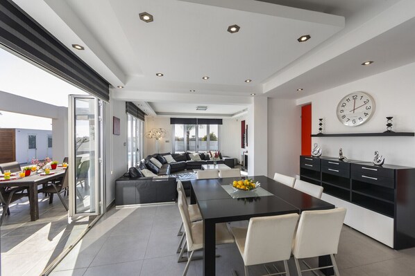 Microwave, oven, stovetop, dining tables