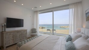 5 bedrooms, laptop workspace, WiFi - You and Your Family Will Love This Beachfront Villa, Protaras Villa 1539 (Paralimni)