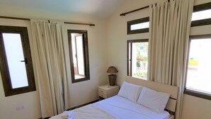 3 bedrooms, laptop workspace, free WiFi - The Secret to Enjoying Your 5 Star Villa Close to the Beach, Protaras Villa 1508 (Paralimni)