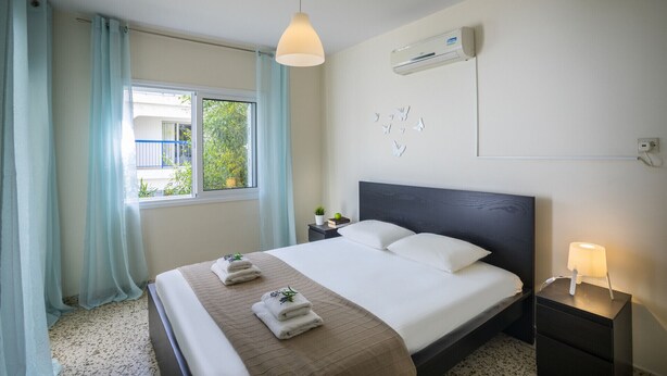 2 bedrooms, laptop workspace, WiFi (free), bed sheets
