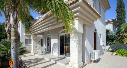 Your Luxury 2 Bedroom Villa on Beachfront Complex, Protaras Villa 1445