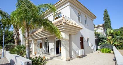 Your Luxury 2 Bedroom Villa on Beachfront Complex, Protaras Villa 1445