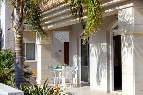 Your Luxury 2 Bedroom Villa on Beachfront Complex, Protaras Villa 1445