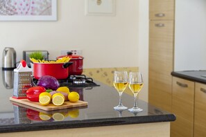 Four à micro-ondes, un four, surface de cuisson
