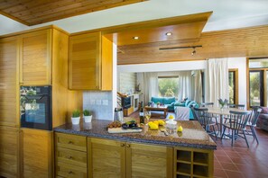 Microonde, forno, piano cottura, lavastoviglie