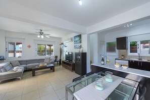 2 soverom, skrivebord for bærbar PC, wi-fi og sengetøy