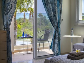 5 makuuhuonetta, kannettavalle tietokoneelle sopiva työtila, Wi-Fi