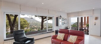 BELL RECO - Incredible garden with private pool, barbecue area, 25 minutes from Barcelona