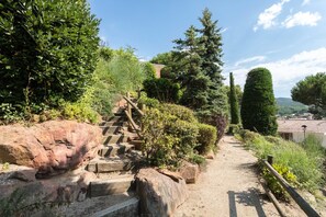 Property grounds - BELL RECO - Incredible garden with private pool, barbecue area, 25 minutes from Barcelona (Cabrils)