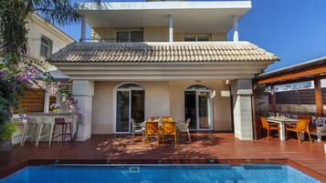 Villa (2 Bedrooms) | Property amenity