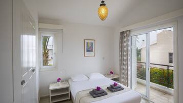 2 bedrooms, laptop workspace, WiFi, bed sheets