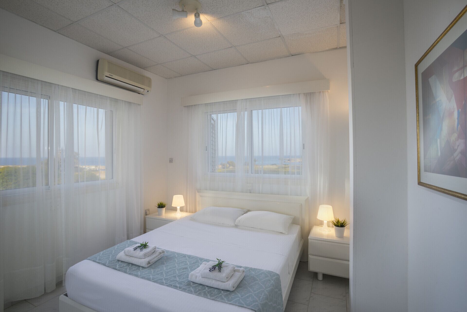 3 kamar tidur, ruang kerja ramah laptop, setrika/meja setrika, dan Wi-Fi