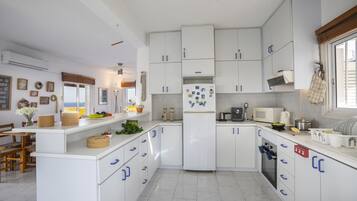 Microwave, oven, dan kompor