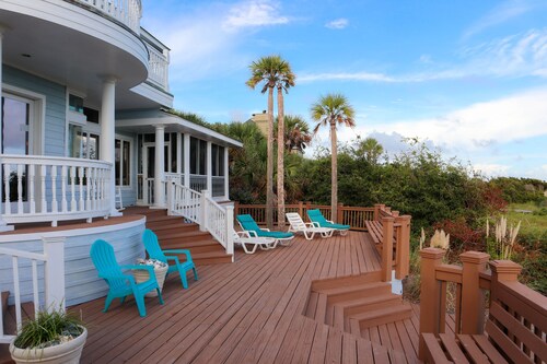 Oceanfront / Sleeps 16 / Beach Days / Screen Porch