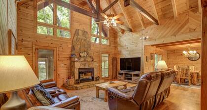 River Haus - Riverfront Luxury Vacation Home in Downtown Helen