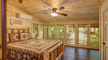 4 bedrooms, iron/ironing board, Internet, bed sheets