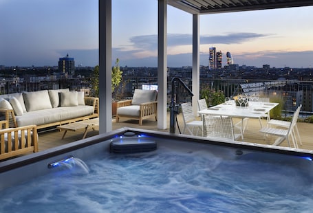Vasca idromassaggio privata. Milano Verticale | UNA Esperienze | Preferred Hotels and Resorts
