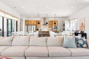 Smart TV, fireplace, video games, table tennis