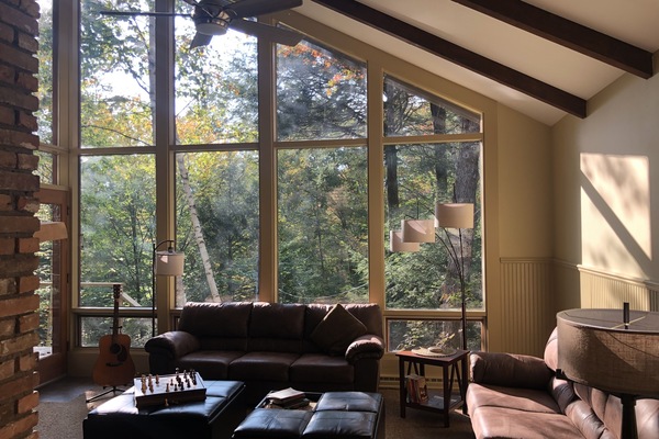 Smart-TV, peis og bøker