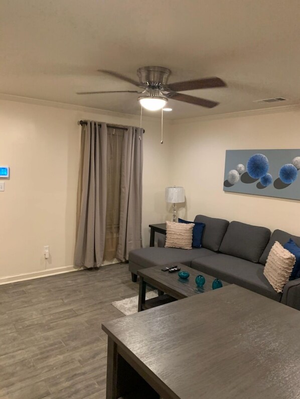 Unclassified image, 1 of 9, button - D-Beautiful Apartment/ Customed Luxury Design (Baton Rouge)