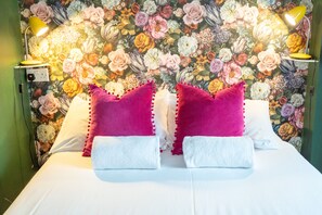 Comfort Double Room (Room 5) | Blackout curtains, iron/ironing board, free WiFi, bed sheets - INNit Rooms Ocean Breeze (Brighton)