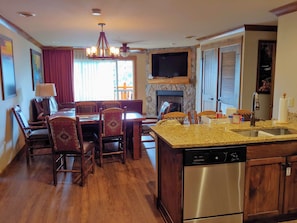 Private kitchen - Condo near Dollywood with indoor water park on the property. No sales pitch. (Gatlinburg)