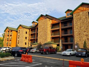 Exterior - Condo near Dollywood with indoor water park on the property. No sales pitch. (Gatlinburg)