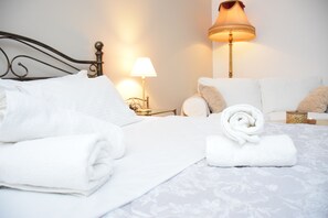 2 chambres, fer et planche à repasser, Wi-Fi gratuit, draps fournis