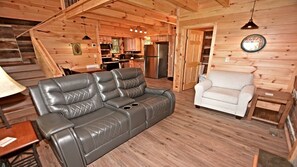 Smart TV, fireplace - LOVER'S LOFT - PRIVATE ANTIQUE LOG CABIN BETWEEN GBURG & PF WITH GREAT VIEWS!!! (Gatlinburg)